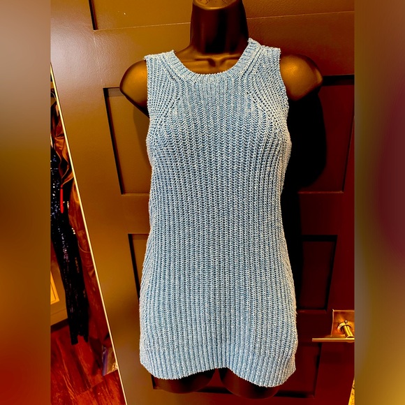 Sleeveless knit top. - Picture 1 of 5